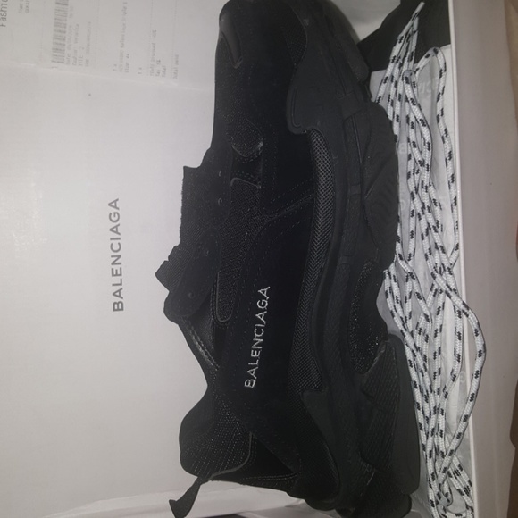 BALENCIAGA TRIPLE S BLACK - Picture 1 of 3